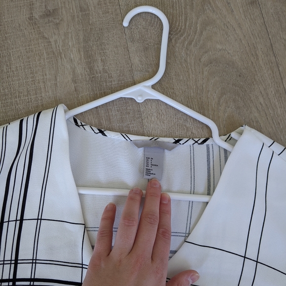 Black and White Pinstripe Blouse - Picture 4 of 4